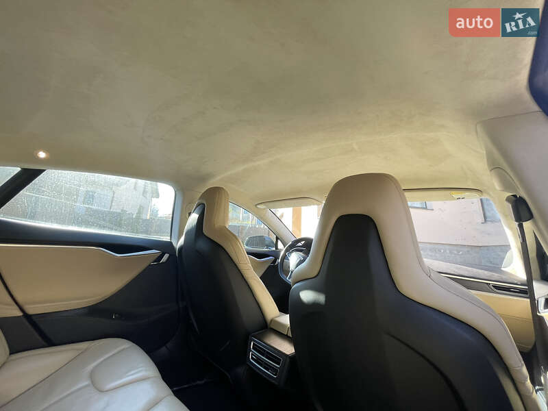 Лифтбек Tesla Model S 2016 в Львове