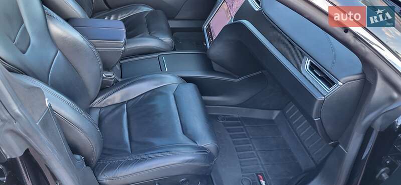 Лифтбек Tesla Model S 2017 в Полтаве