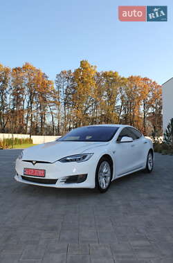 Лифтбек Tesla Model S 2016 в Луцке