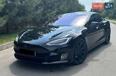 Лифтбек Tesla Model S 2018 в Львове