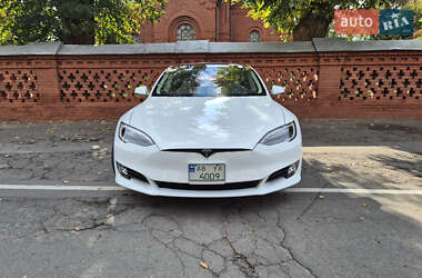 Ліфтбек Tesla Model S 2016 в Вінниці