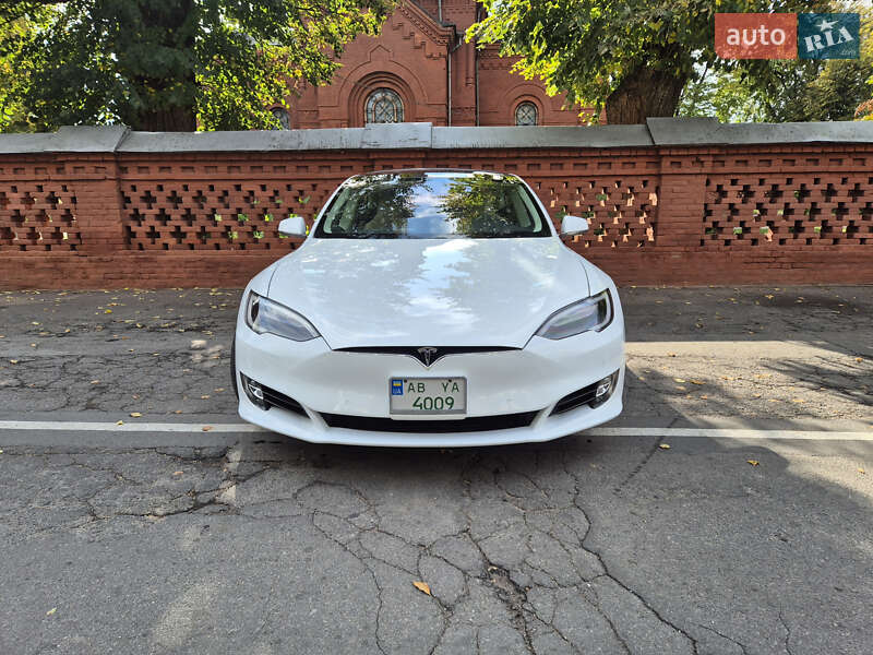 Ліфтбек Tesla Model S 2016 в Вінниці