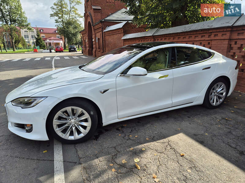 Ліфтбек Tesla Model S 2016 в Вінниці