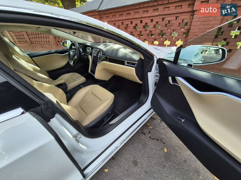 Ліфтбек Tesla Model S 2016 в Вінниці