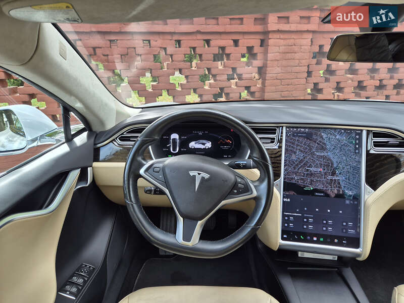 Ліфтбек Tesla Model S 2016 в Вінниці