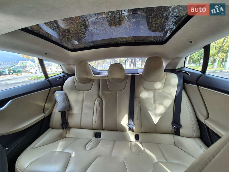 Ліфтбек Tesla Model S 2016 в Вінниці