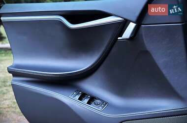 Лифтбек Tesla Model S 2017 в 