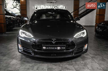 Лифтбек Tesla Model S 2015 в 