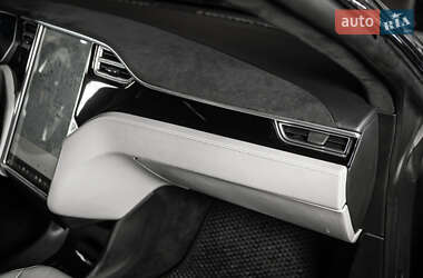 Лифтбек Tesla Model S 2015 в 