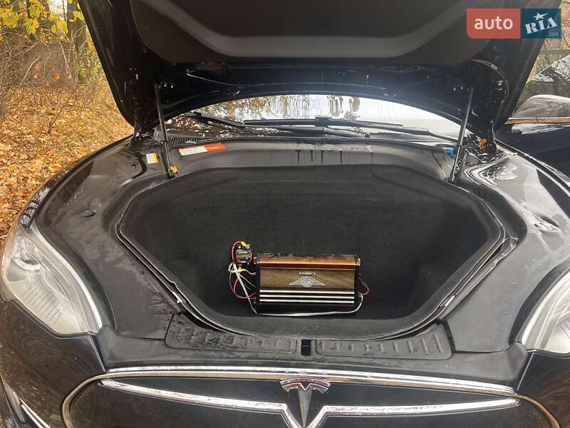 Лифтбек Tesla Model S 2015 в Киеве