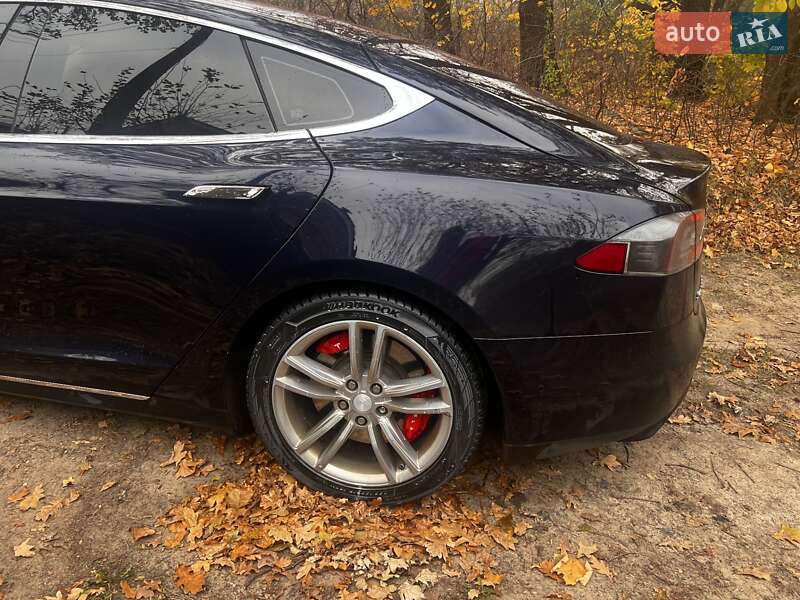 Лифтбек Tesla Model S 2015 в Киеве
