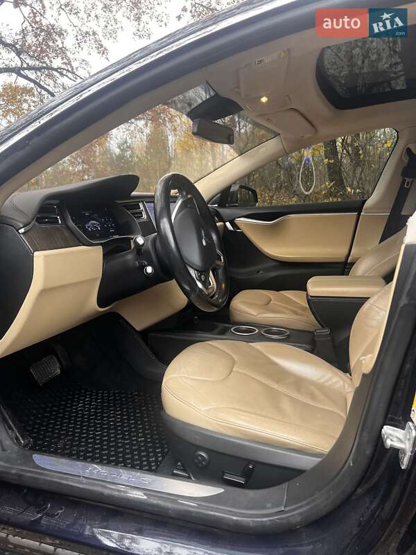 Лифтбек Tesla Model S 2015 в Киеве