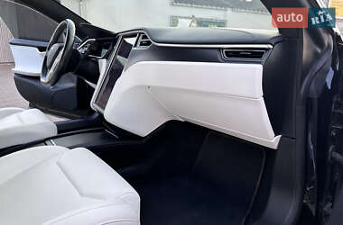 Лифтбек Tesla Model S 2017 в 