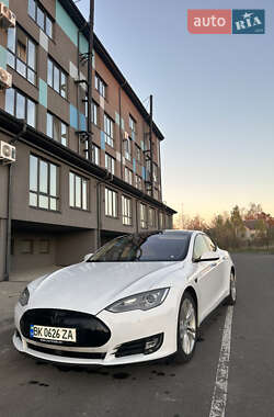 Ліфтбек Tesla Model S 2015 в Рівному