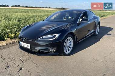 Лифтбек Tesla Model S 2017 в Кропивницком