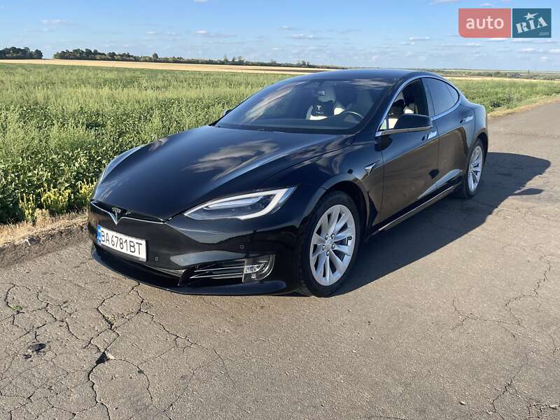 Лифтбек Tesla Model S 2017 в Кропивницком