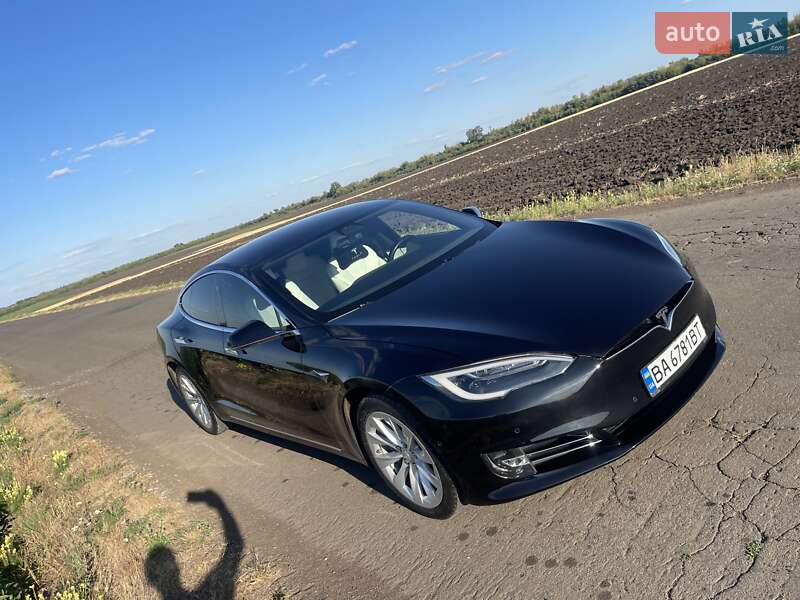 Лифтбек Tesla Model S 2017 в Кропивницком