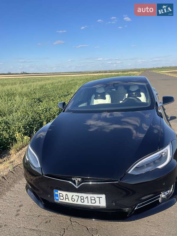 Лифтбек Tesla Model S 2017 в Кропивницком