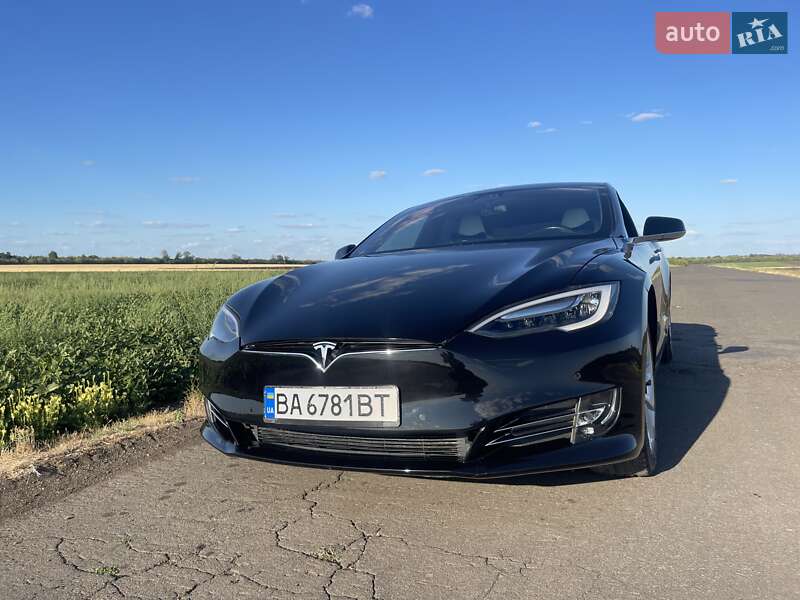 Лифтбек Tesla Model S 2017 в Кропивницком