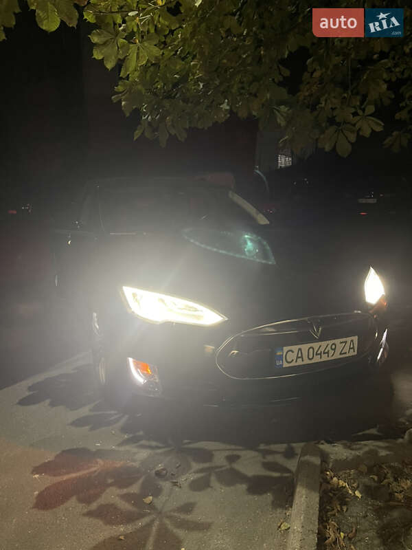 Ліфтбек Tesla Model S 2013 в Києві фото 35 Ліфтбек Tesla Model S 2013 в Києві