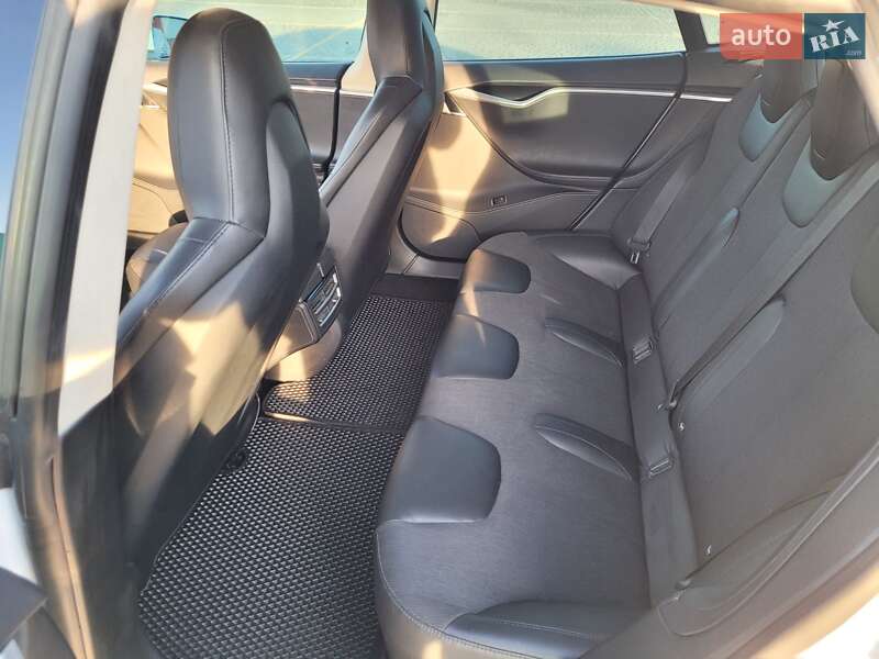 Лифтбек Tesla Model S 2015 в Львове фото 11 Лифтбек Tesla Model S 2015 в Львове