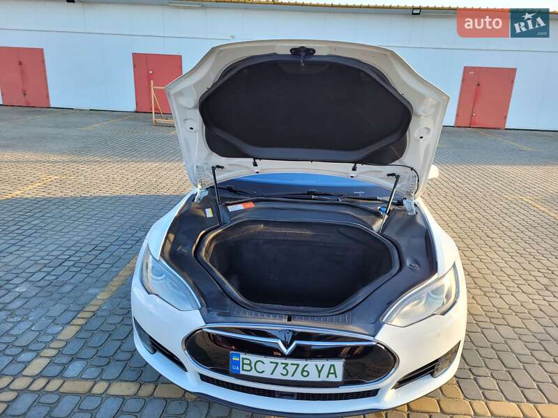 Лифтбек Tesla Model S 2015 в Львове фото 17 Лифтбек Tesla Model S 2015 в Львове