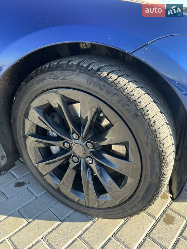 Лифтбек Tesla Model S 2017 в Львове