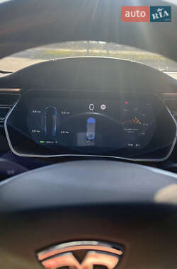 Лифтбек Tesla Model S 2017 в 