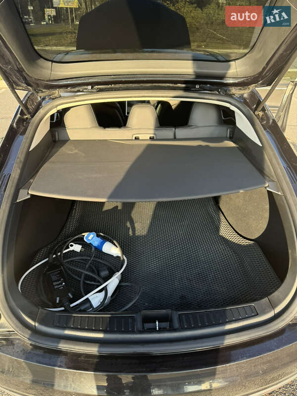 Лифтбек Tesla Model S 2015 в Броварах