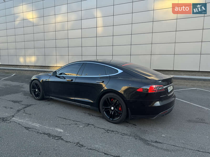 Лифтбек Tesla Model S 2015 в Броварах