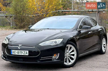 Лифтбек Tesla Model S 2015 в Днепре