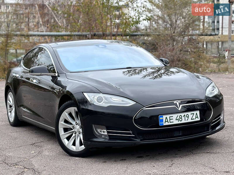 Лифтбек Tesla Model S 2015 в Днепре