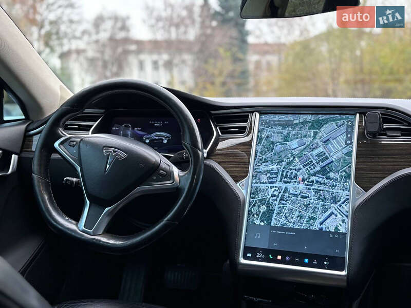 Лифтбек Tesla Model S 2015 в Днепре