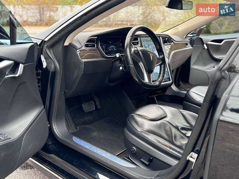 Лифтбек Tesla Model S 2015 в Днепре