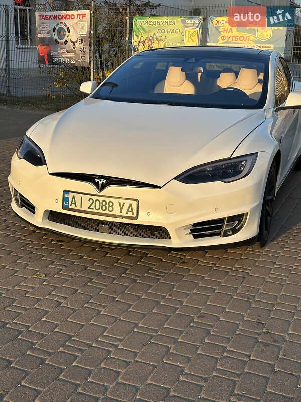 Ліфтбек Tesla Model S 2015 в 