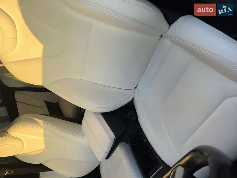 Ліфтбек Tesla Model S 2015 в Києві