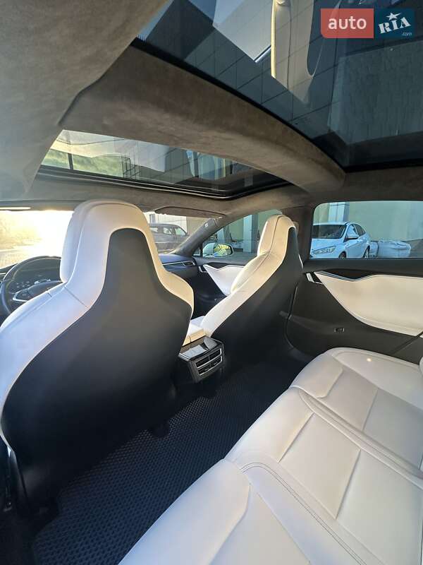 Лифтбек Tesla Model S 2015 в Киеве