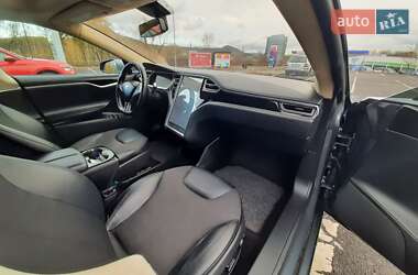 Лифтбек Tesla Model S 2014 в Косове