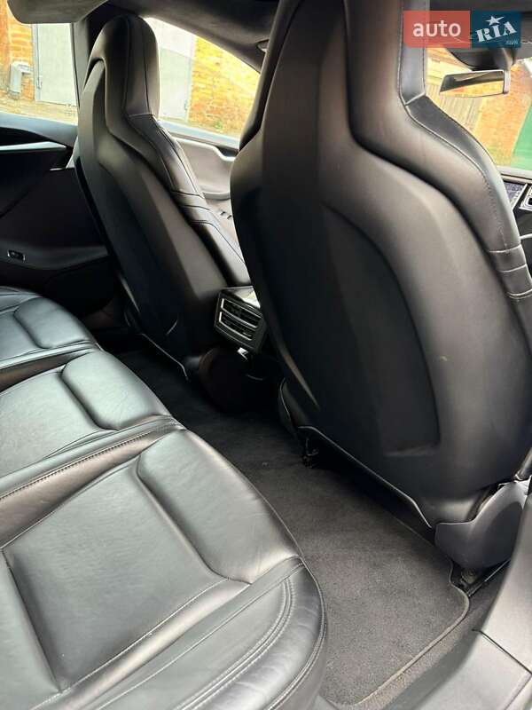 Лифтбек Tesla Model S 2014 в Виннице