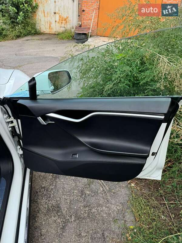 Лифтбек Tesla Model S 2014 в Виннице