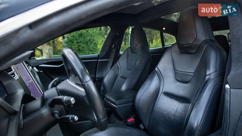 Лифтбек Tesla Model S 2015 в Жовкве