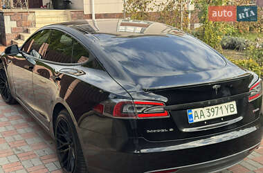 Лифтбек Tesla Model S 2015 в Киеве