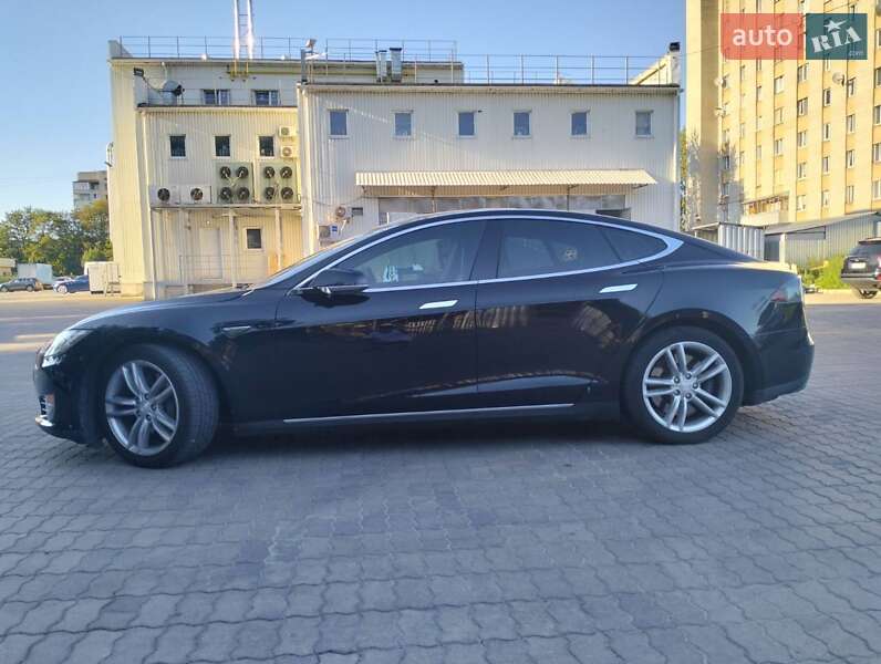 Лифтбек Tesla Model S 2016 в Львове
