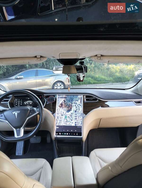 Лифтбек Tesla Model S 2016 в Львове
