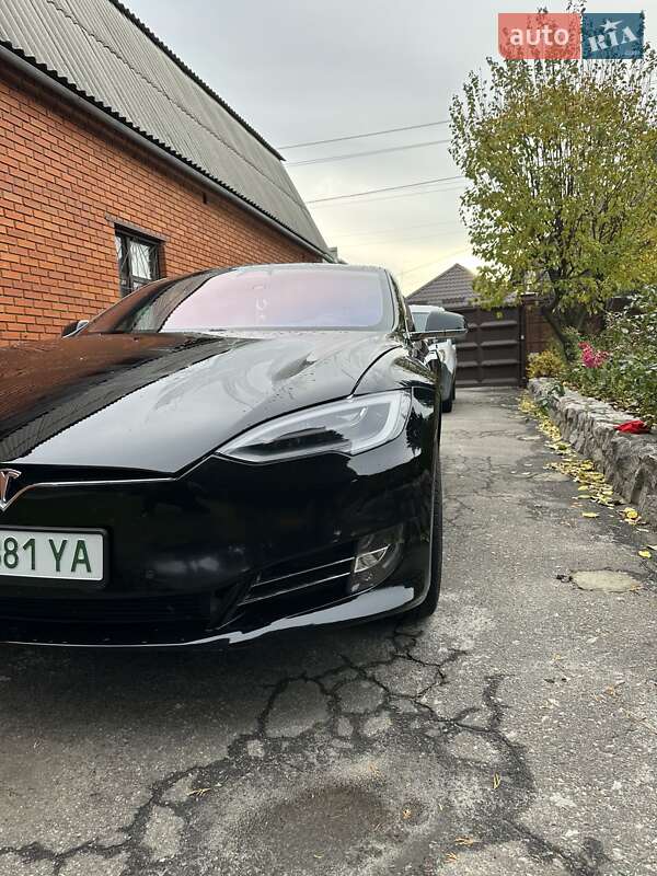 Лифтбек Tesla Model S 2017 в 