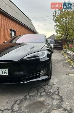 Лифтбек Tesla Model S 2017 в 