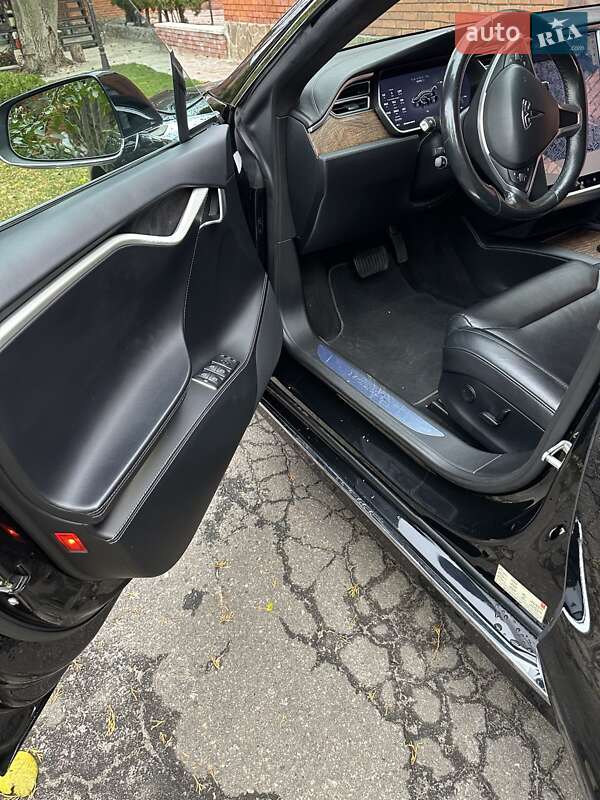 Ліфтбек Tesla Model S 2017 в Харкові