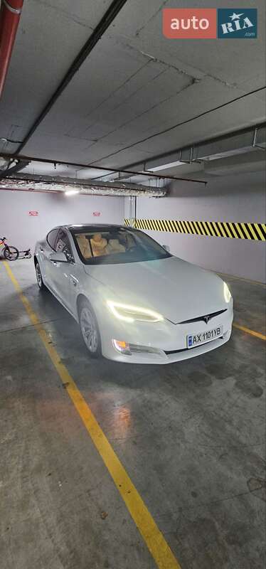 Ліфтбек Tesla Model S 2018 в Харкові
