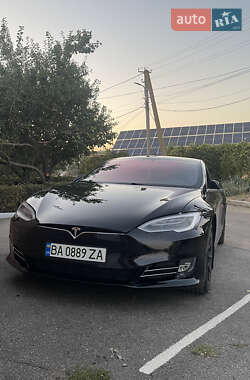 Лифтбек Tesla Model S 2017 в 