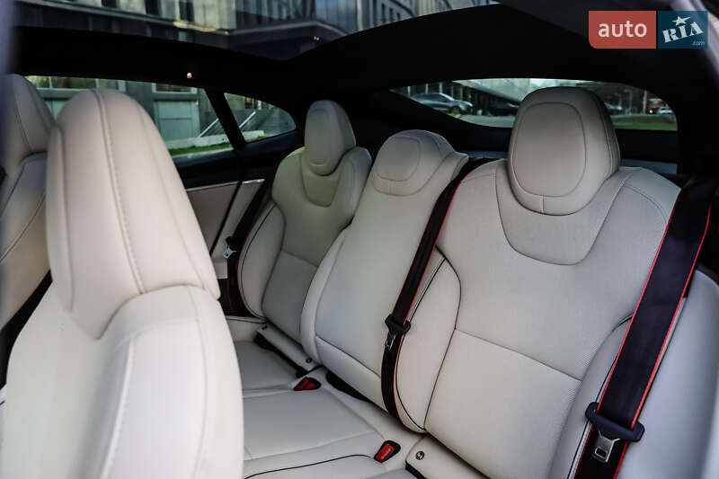Лифтбек Tesla Model S 2023 в Днепре